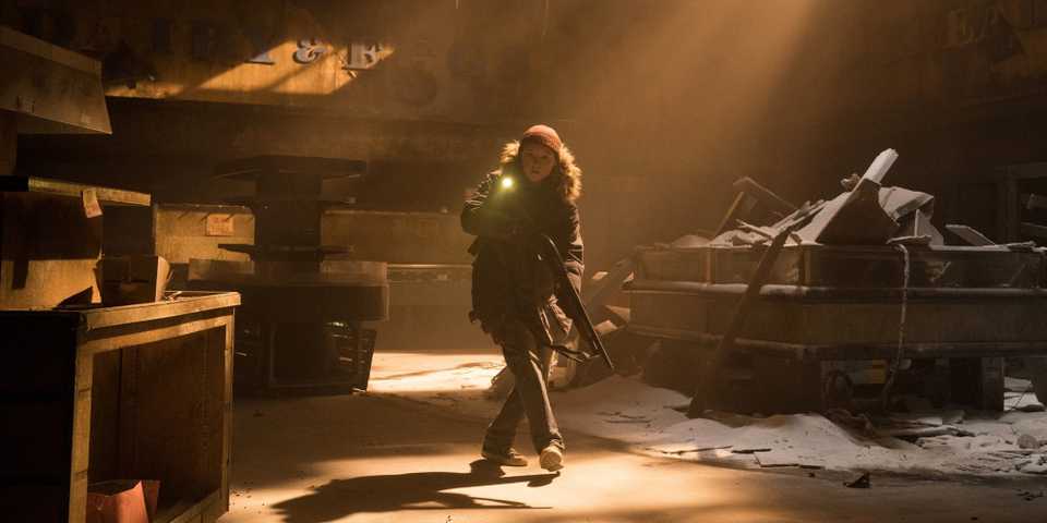 Ellie walking through an abandoned building in The Last Of Us.